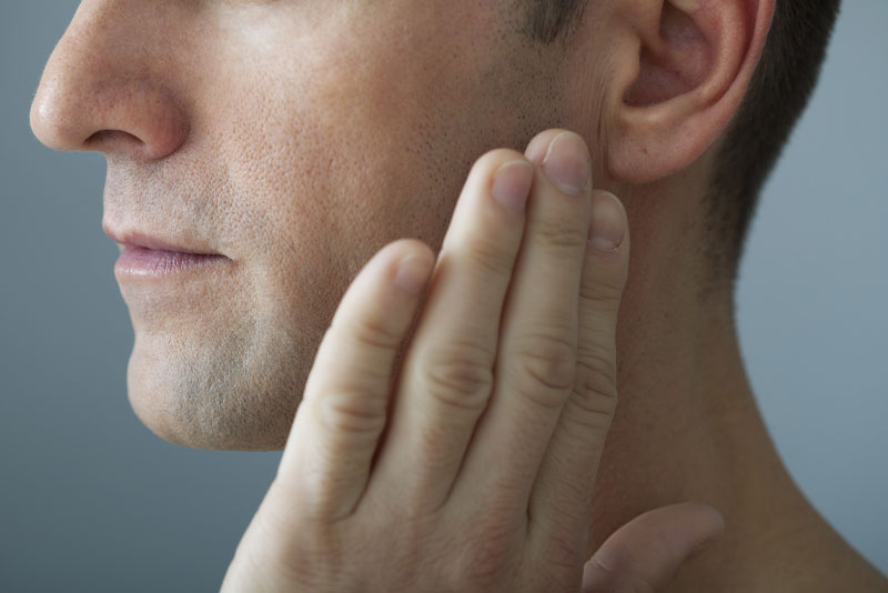 dental-patient-with-jaw-pain